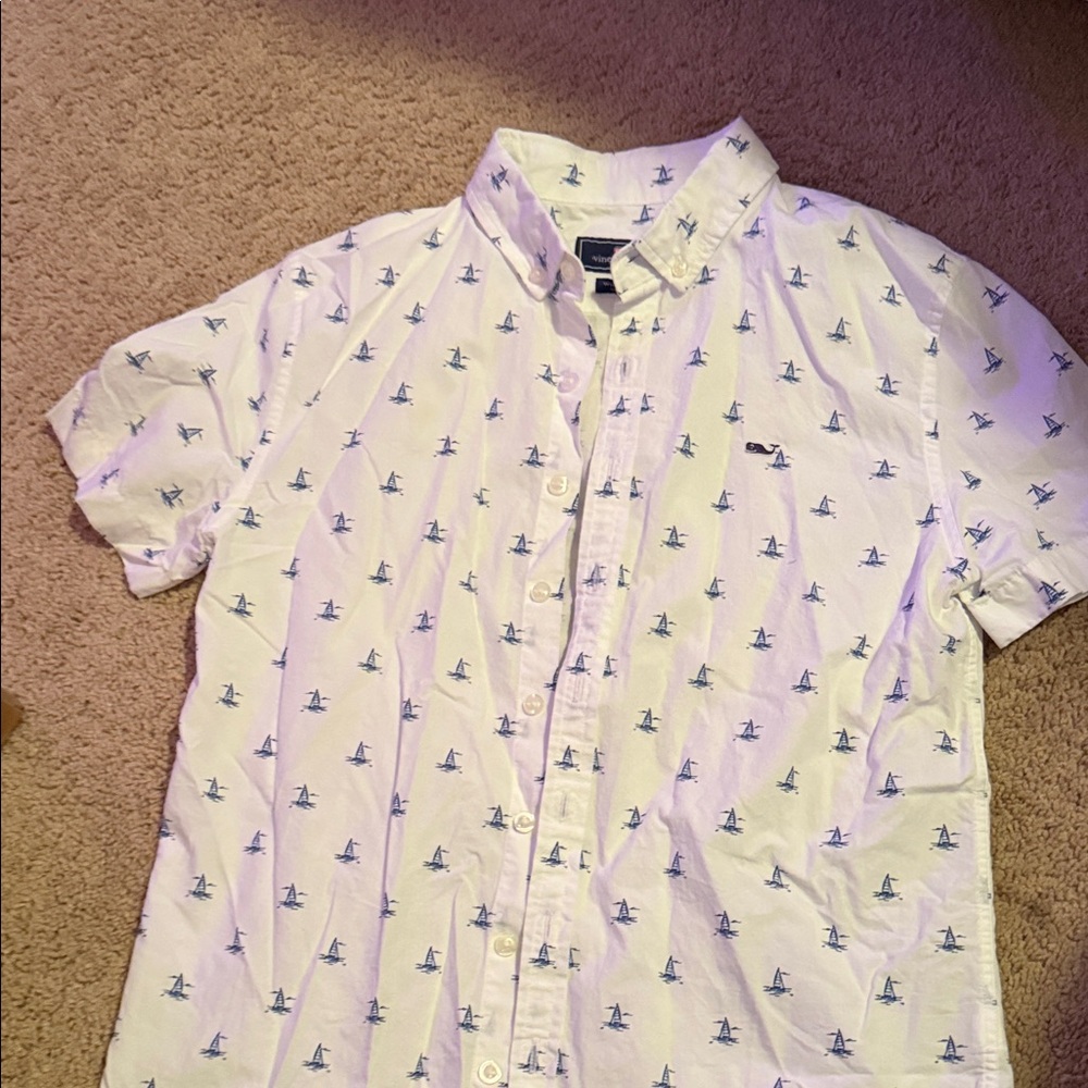 Vineyard Vines kids SS White Button Down Shirt with Sailboat Pattern. Sz L/youth